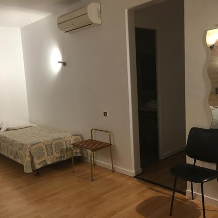 Hotel Restaurant La Garenne Tresserre Екстер'єр фото