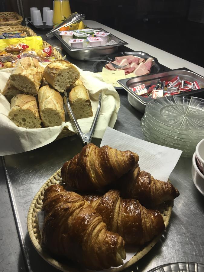 Hotel Restaurant La Garenne Tresserre Екстер'єр фото