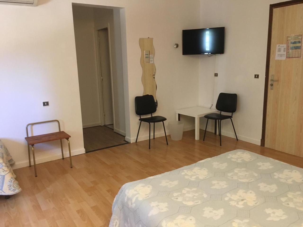 Hotel Restaurant La Garenne Tresserre Екстер'єр фото